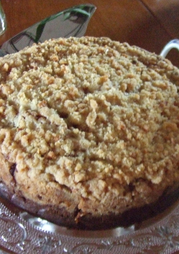 Una foto de Pastel de vainilla y cacao con avellanas garrapiñadas