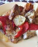 Picantones con pimientos morrones y ajo