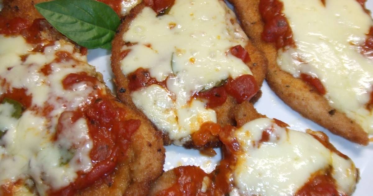 Milanesas de pavo con salsa criolla y queso San Paulin Receta de Cuqui  Bastida- Cookpad