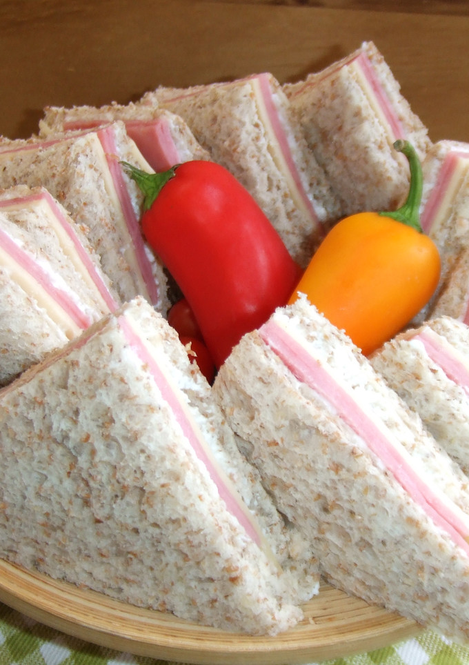 Una foto de Sándwiches “de dedo”