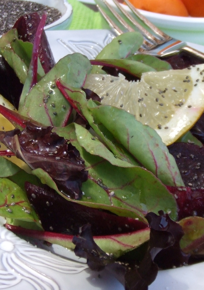 Una foto de Ensalada roja con semillas de chía