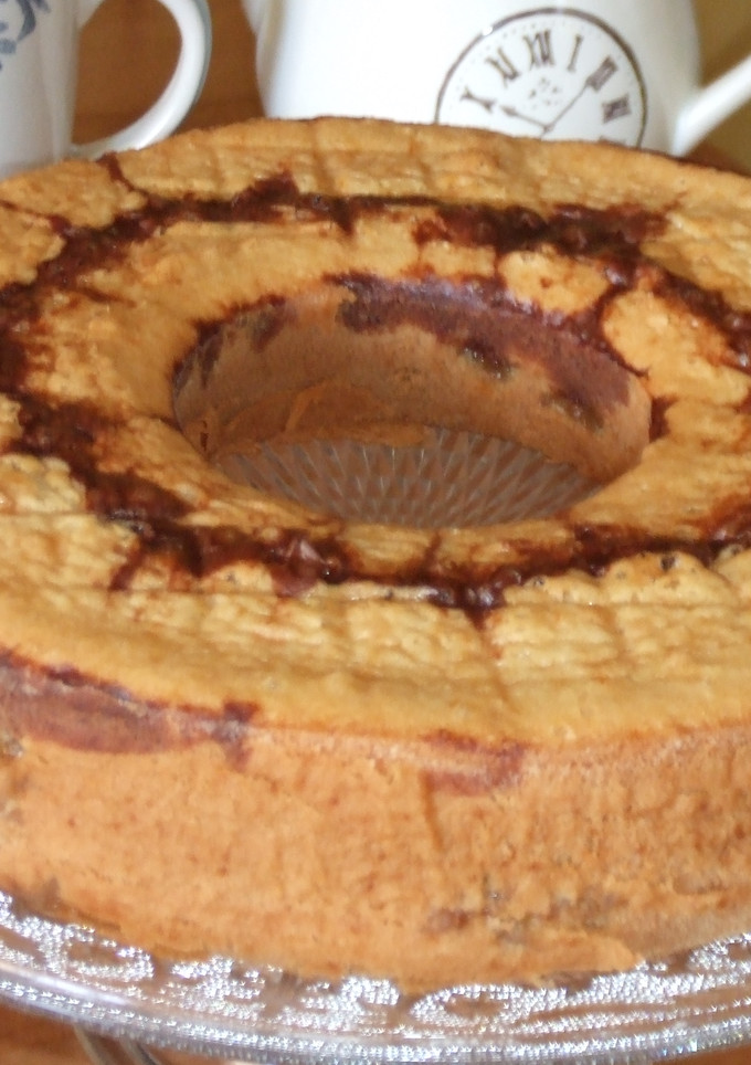 Una foto de Torta bicolor rellena de manzanas verdes dulces