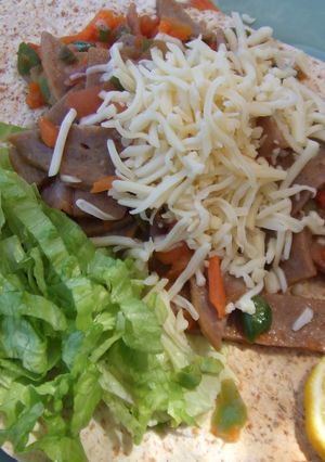 Una foto de Tortillas con revuelto de hortalizas y pavo