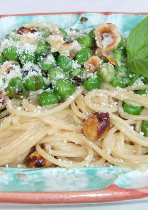 Una foto de Spaghetti integrales especiales con salsa de avellanas y tomates secados