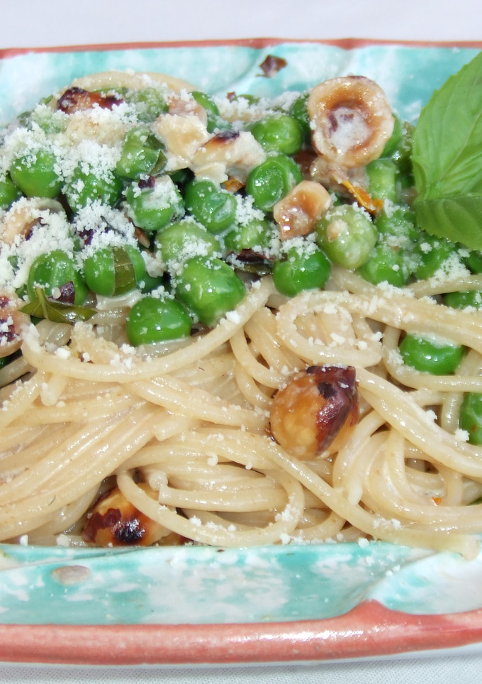 Una foto de Spaghetti integrales especiales con salsa de avellanas y tomates secados