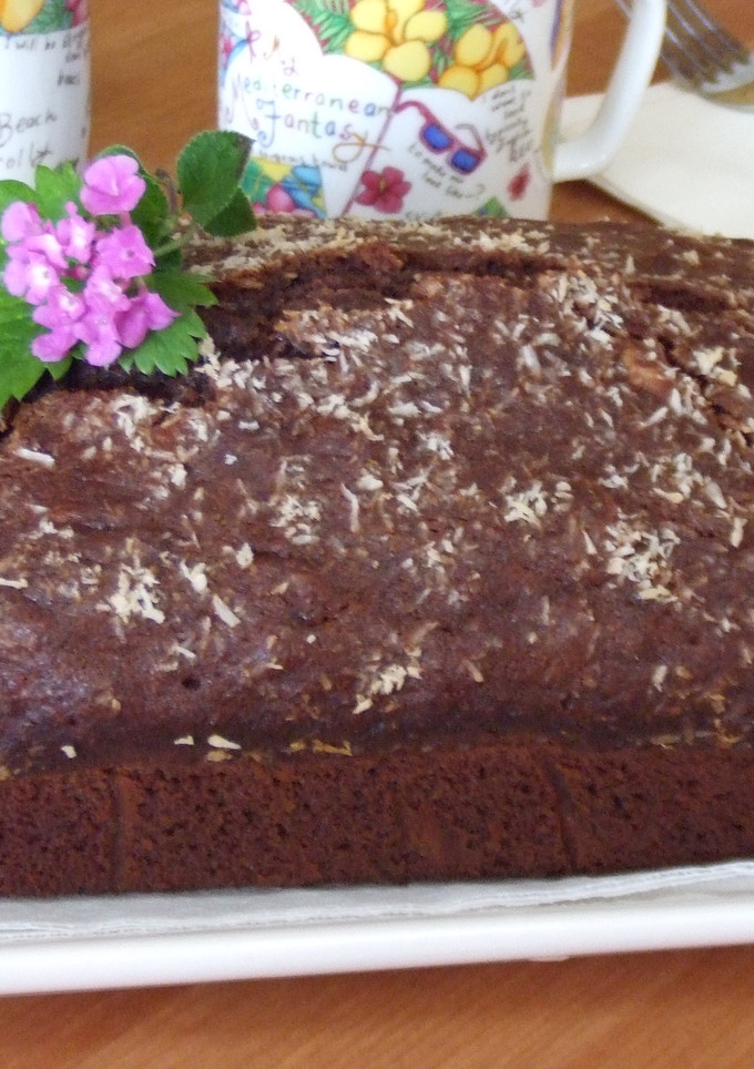 Una foto de Cake de cacao con coco, naranja y nueces