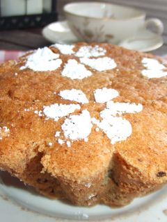 Una foto de Pastel de nueces, pasas y ron