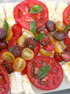 Una foto de Tomatada con queso francés