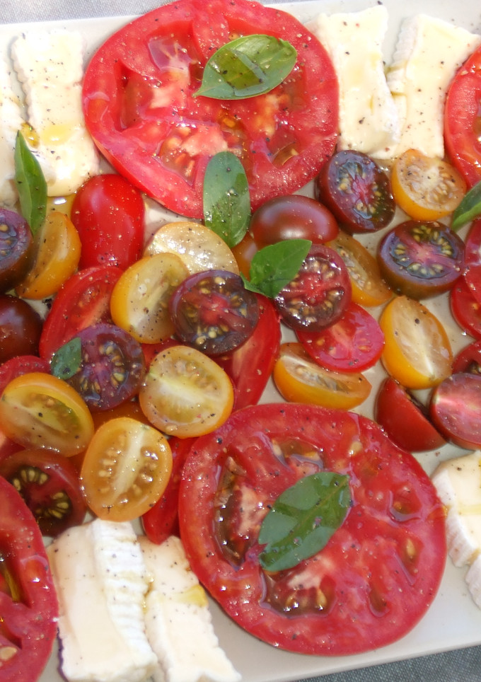 Una foto de Tomatada con queso francés