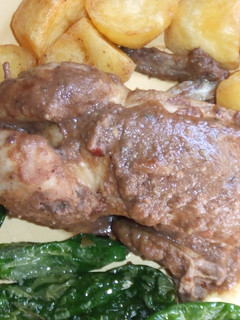 Una foto de Picantones a la cacerola rellenos de manzana