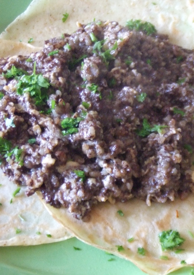 Una foto de Crêpes de morcilla y huevos