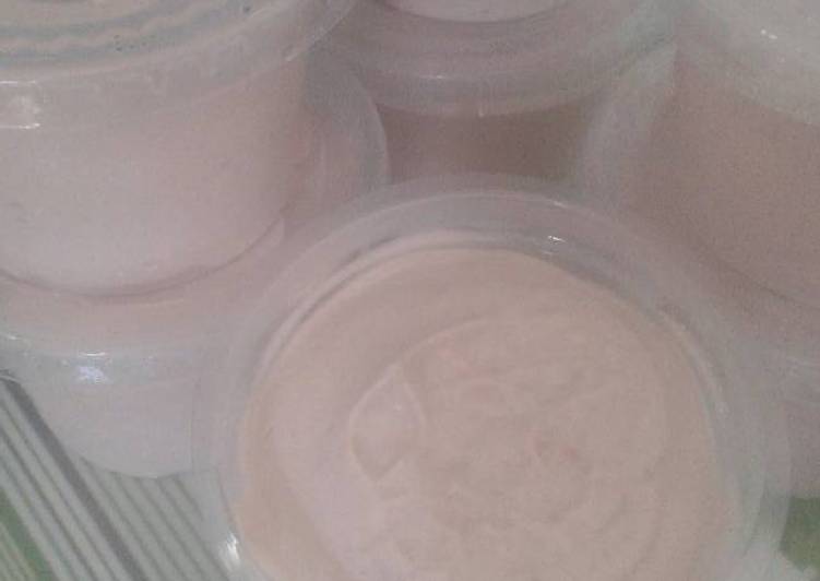 Langkah Mudah untuk Menyiapkan Es krim coklat lembut sederhana yang Bisa Manjain Lidah