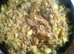 Una foto de Cazuela de arroz y tornillos