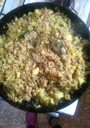 Una foto de Cazuela de arroz y tornillos