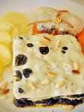 Lasaña de queso emmental relleno de morcilla con miel y piñones