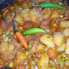 A picture of Aloo gajar matar.