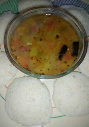 A picture of Suji Idli.