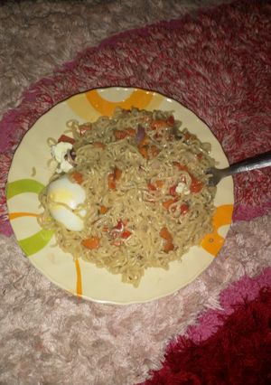 A picture of Indomie n Boiled egg.