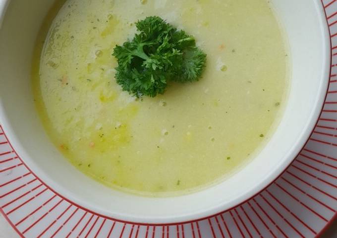 White asparagus and leek soup