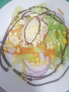 Una foto de Tomates rellenos de ensaladilla rusa