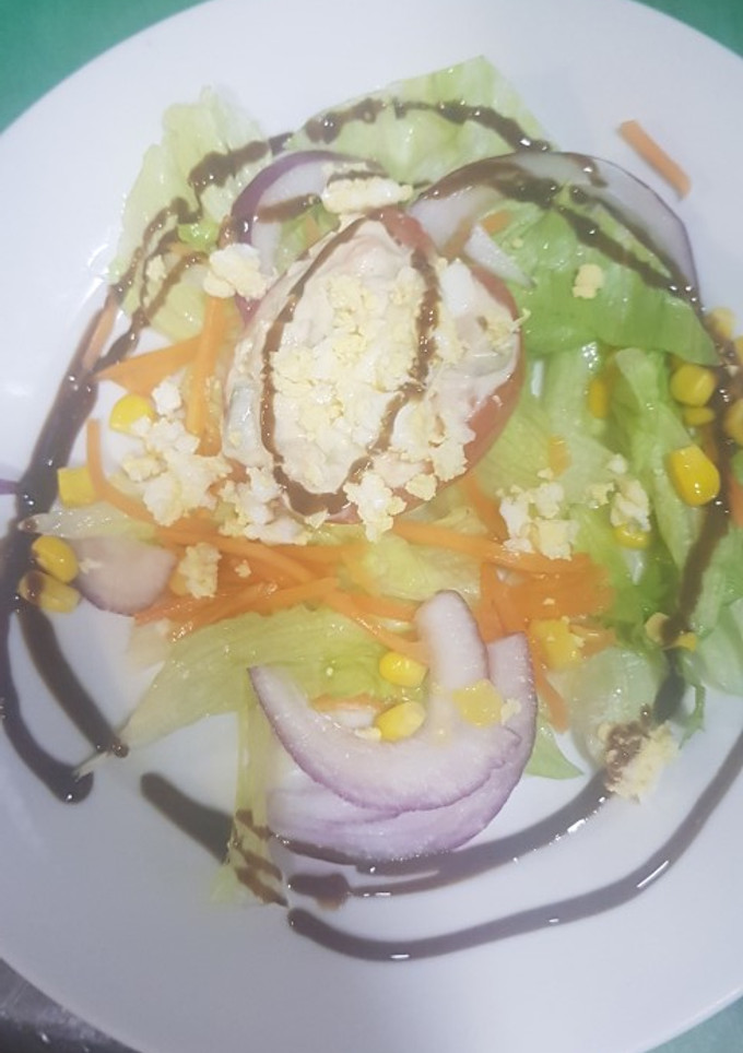 Una foto de Tomates rellenos de ensaladilla rusa