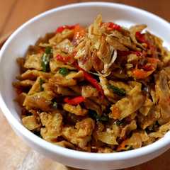 A picture of Tumis Telur Dadar Cabe Hijau.
