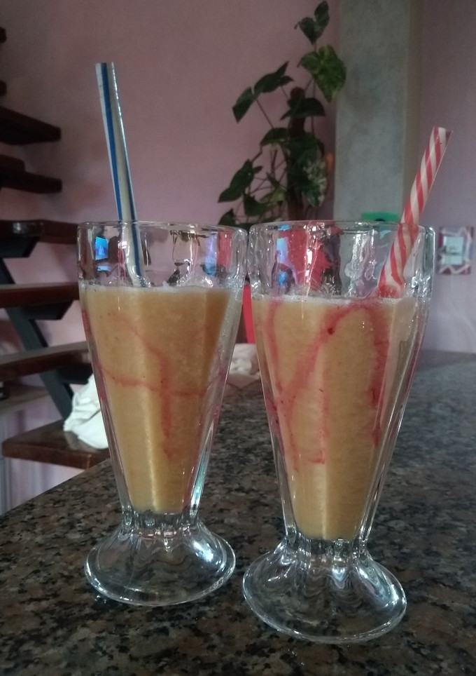 Una foto de Licuado de Banana, Mandarina y Manzana