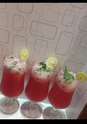 A picture of Water melon juice.