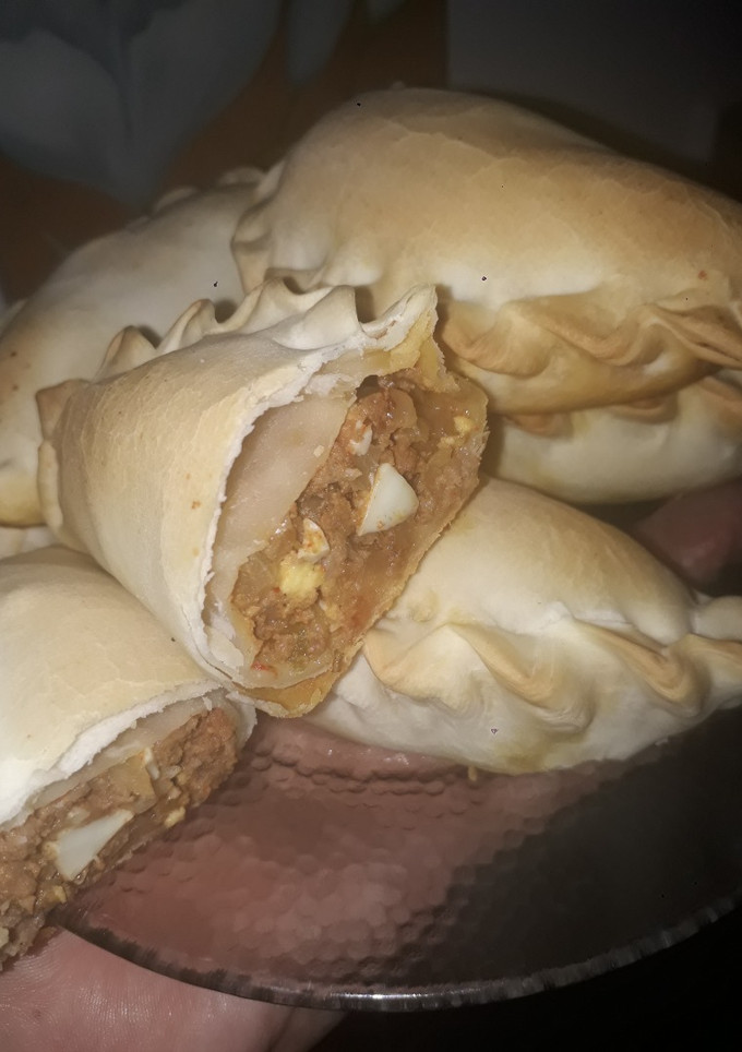 Una foto de Empanadas de carne.. súper jugosas y sabrosas!