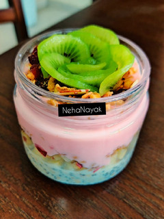 A picture of Oats and Yoghurt Parfait.