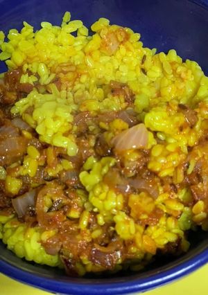 A picture of Urad ki sookhi daal.