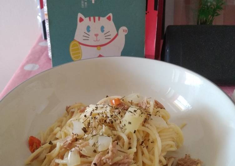 Spageti tuna aglio olio ala anak kos pake rice cooker :(