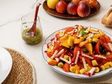 Ensalada de Tomate Rama, Pavía, Olivas de Aragón y Rabanito