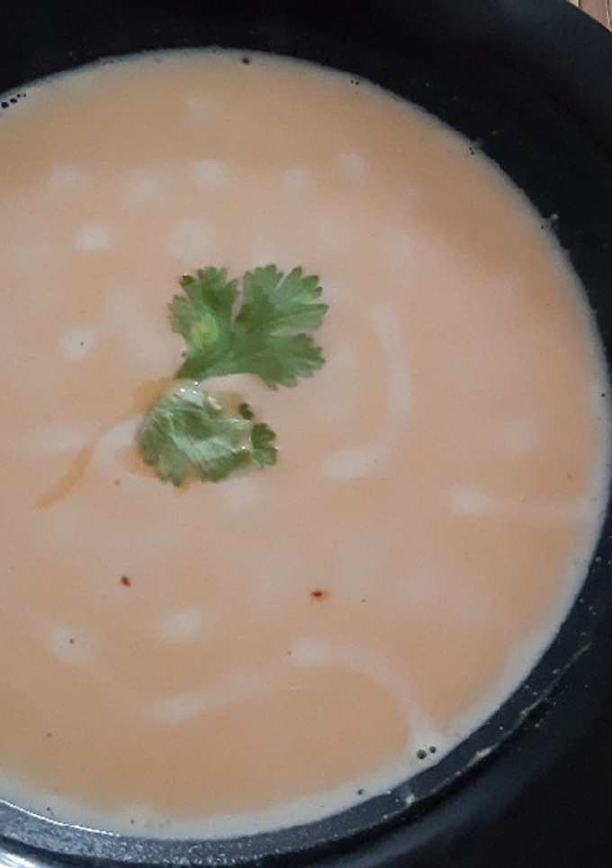 Una foto de Sopa crema de calabaza 🥣