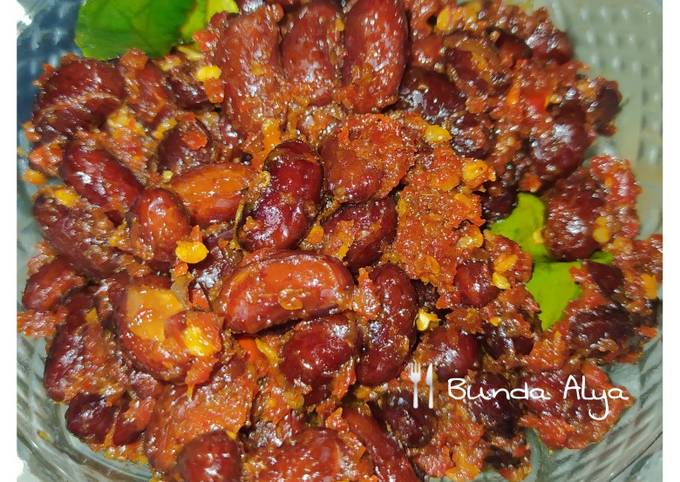 Cara Gampang Menyiapkan Kacang merah pedas manis yang Enak