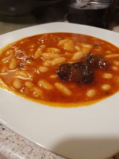 Una foto de Guiso de alubias que evoca fabada