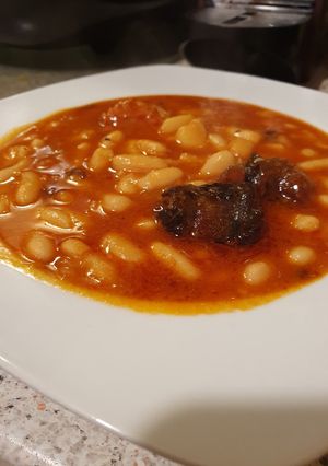 Una foto de Guiso de alubias que evoca fabada