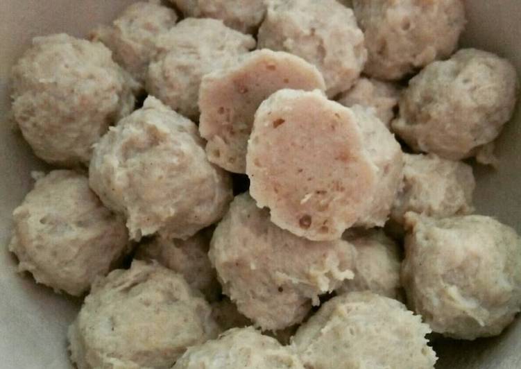 Bakso ayam diet simple (eggless)