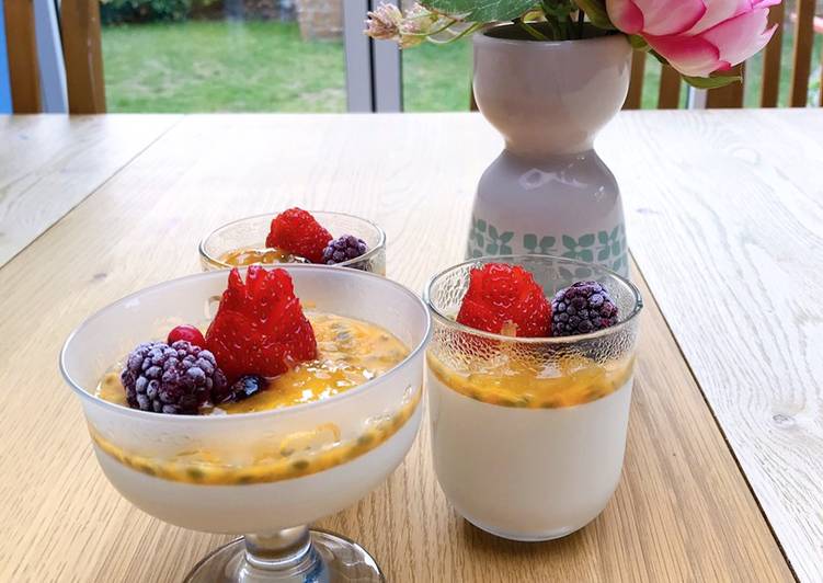 Fruit panna cotta