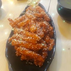 A picture of Honey Chilli potatoes.