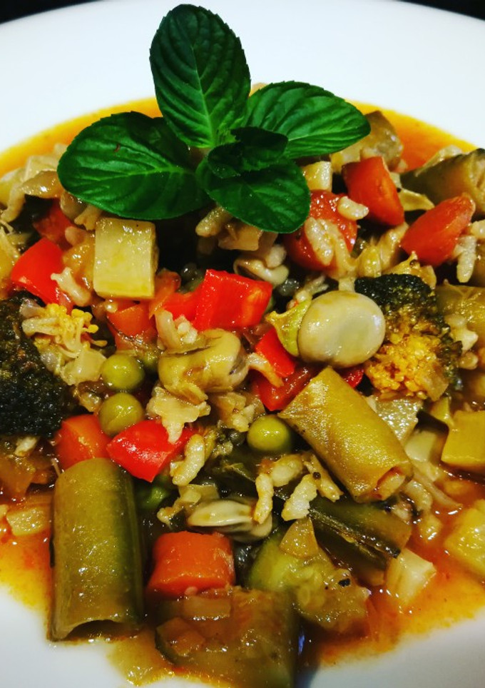 Una foto de Habas y guisantes con verduras y arroz - veggie