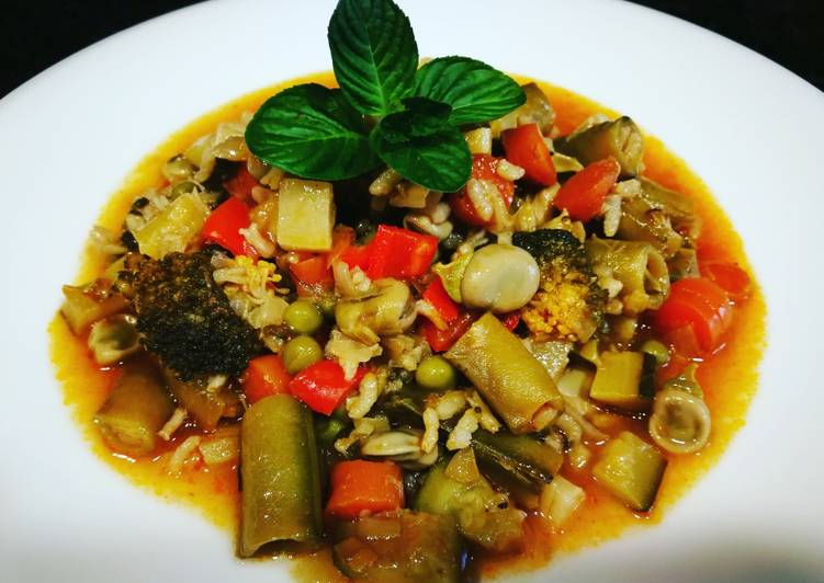 Habas y guisantes con verduras y arroz - veggie