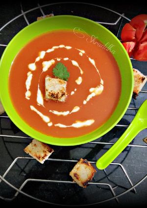 ટોમેટો સૂપ(Tomato Soup Recipe In Gujarati) રેસીપી મુખ્ય ફોટો