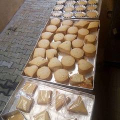 A picture of Plain vanilla cup cake.