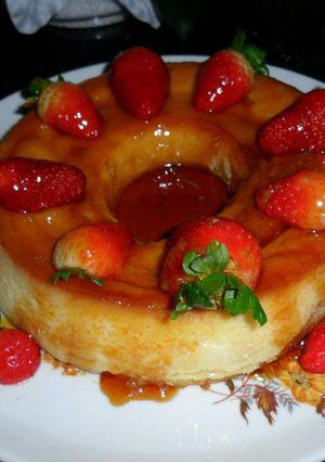 Una foto de Flan de Frutillas