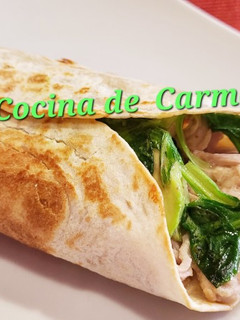Una foto de Tortita rellena de solomillo, aguacate y canónigos