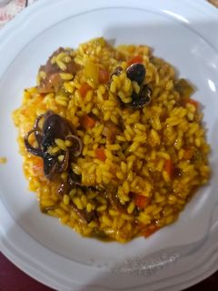 Una foto de Arroz meloso de pulpitos, gambas langostineras y rovellones