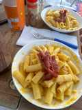 “Carbonara” di salame in pentola “atomica” in barca