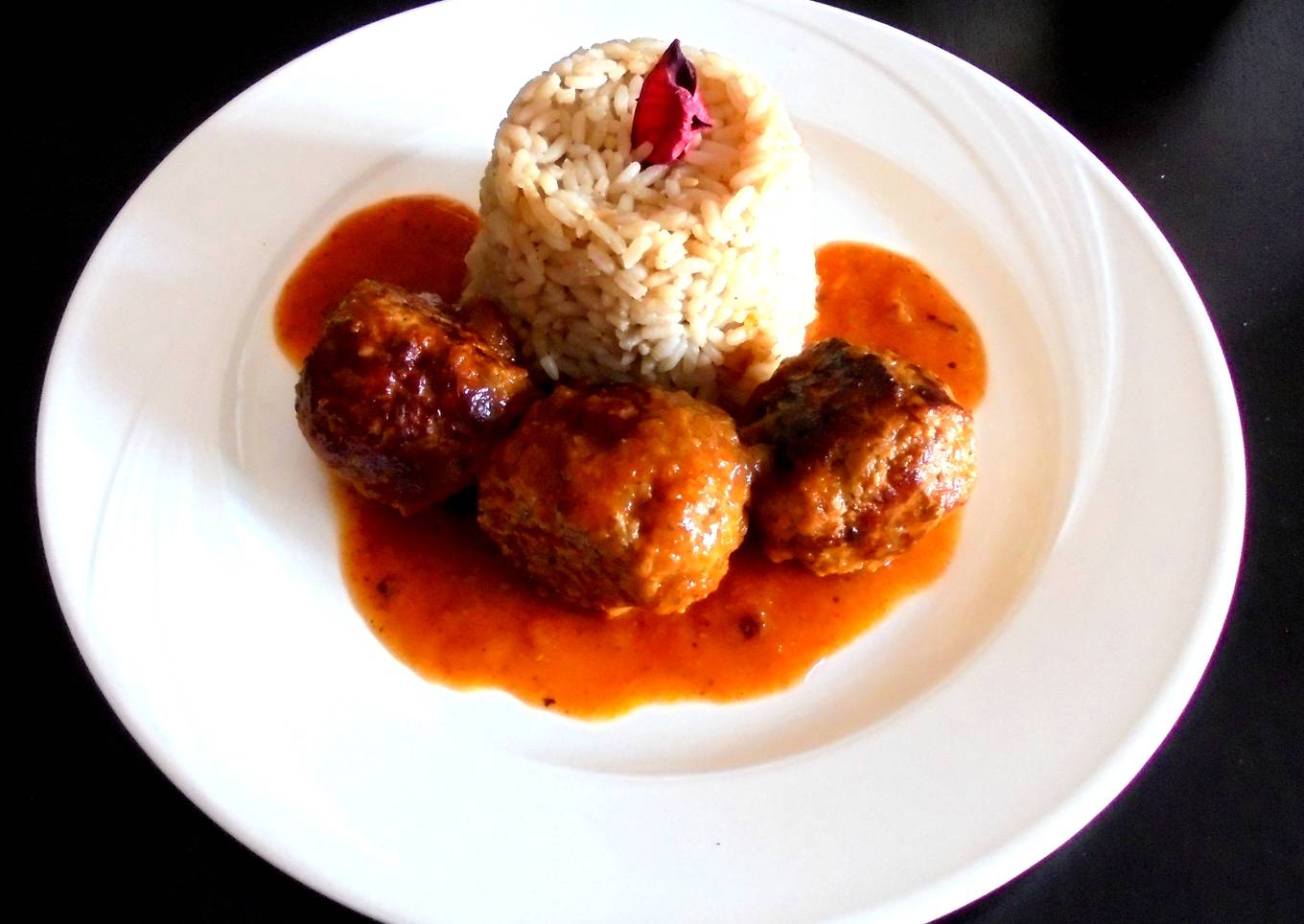 Albóndigas de autor con arroz de coco