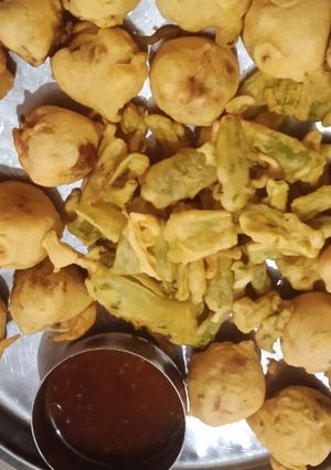 મિક્સ ભજીયા ખજૂર ની ચટણી રેસીપી મુખ્ય ફોટો